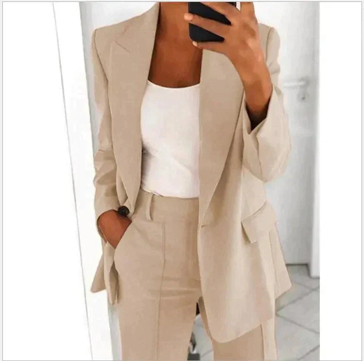 Chic Women's Suit - Relaxed Fit Blazer and Trousers Set for Effortless Style 2