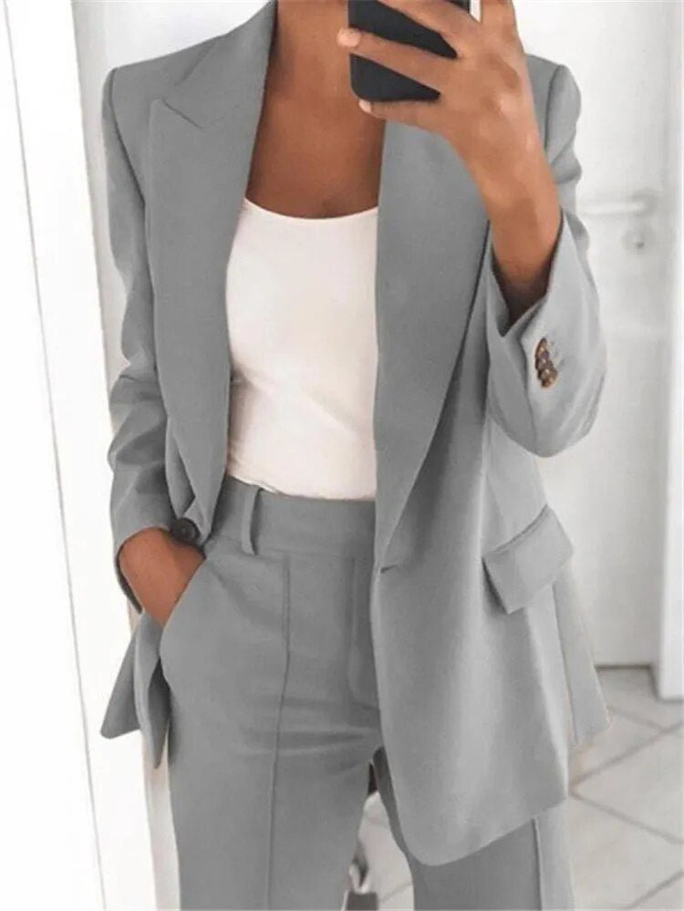Chic Women's Suit - Relaxed Fit Blazer and Trousers Set for Effortless Style 4